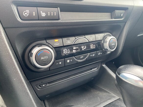 2017 Mazda 3 III (BM) Рестайлинг, красный, 2000000 рублей - вид 16