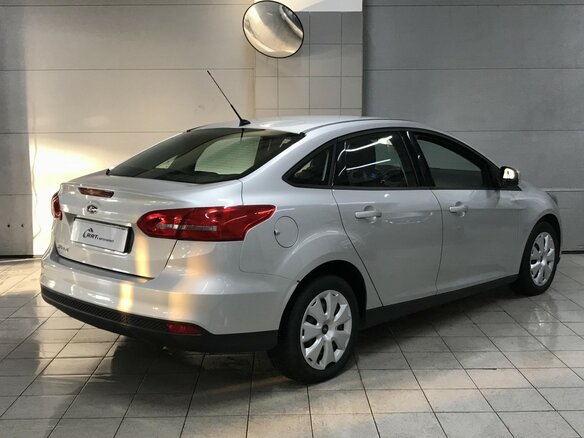 2016 Ford Focus III Рестайлинг, серебристый - вид 2