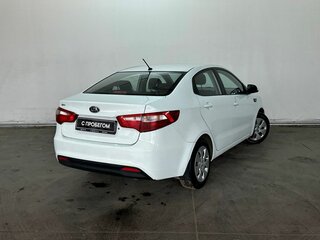 2011 Kia Rio III, белый, 660000 рублей, вид 4