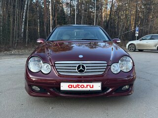 2004 Mercedes-Benz C-Класс 230 II (W203) Рестайлинг, красный, 800000 рублей, вид 3
