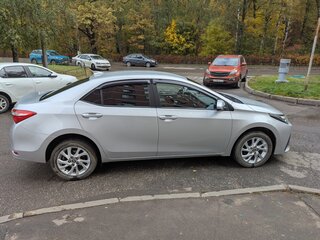 2017 Toyota Corolla XI (E160, E170, E180) Рестайлинг 1, серебристый, 1600000 рублей, вид 4