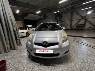 2010 Toyota Vitz II (XP90), серебристый, 530000 рублей, вид 1