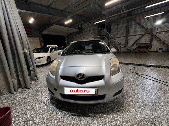 2010 Toyota Vitz II (XP90), серебристый, 515000 рублей