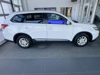 2016 Mitsubishi Outlander III Рестайлинг 2, белый, 1449000 рублей, вид 4