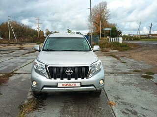 2013 Toyota Land Cruiser Prado 150 Series Рестайлинг 1, серебристый, 3400000 рублей, вид 3