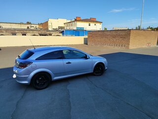 2009 Opel Astra GTC H Рестайлинг, серебристый, 610000 рублей, вид 3