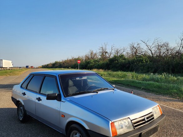 2001 Lada (ВАЗ) 21099, серебристый, 245000 рублей
