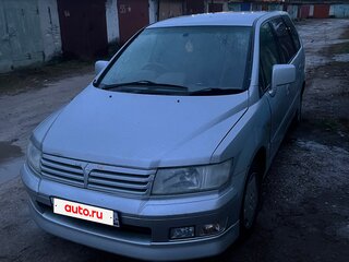 2001 Mitsubishi Chariot Grandis III, серебристый, 225000 рублей, вид 1