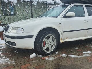 2004 Skoda Octavia I (A4) Рестайлинг, белый, 520000 рублей, вид 5