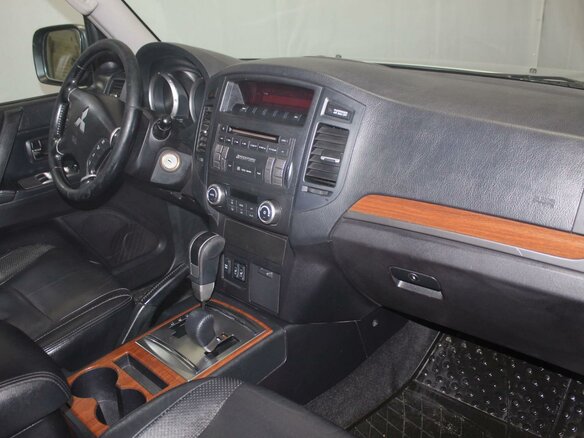 2008 Mitsubishi Pajero IV, серебристый - вид 3