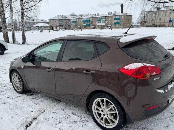 2013 Kia Ceed II, коричневый, 1300000 рублей - вид 1