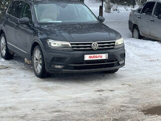 2018 Volkswagen Tiguan II, серый, 2400000 рублей, вид 3