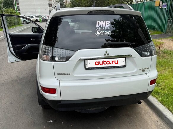 2011 Mitsubishi Outlander II Рестайлинг, белый, 1200000 рублей - вид 5