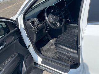 2020 Kia Sportage IV Рестайлинг, белый, 2500000 рублей, вид 5