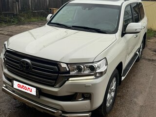 2017 Toyota Land Cruiser 200 Series Рестайлинг 2, белый, 12500000 рублей, вид 1