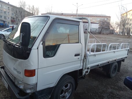 1996 Toyota Toyoace, белый, 950000 рублей, вид 4