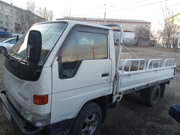 1996 Toyota Toyoace, белый, 950000 рублей - вид 3