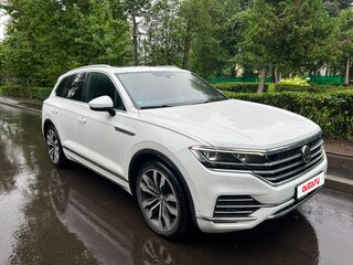 2020 Volkswagen Touareg III, белый, 5850000 рублей, вид 2