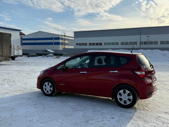 2017 Nissan Note e-Power II Рестайлинг, красный, 1150000 рублей - вид 13