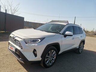2021 Toyota RAV4 V (XA50), белый, 4590000 рублей, вид 1