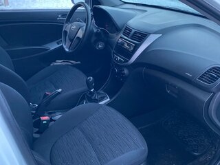2014 Hyundai Solaris I Рестайлинг, серебристый, 720000 рублей, вид 5
