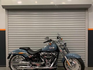 2024 Harley-Davidson Fat Boy, голубой, 3390000 рублей, вид 2