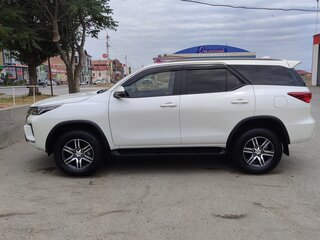 2021 Toyota Fortuner II Рестайлинг, белый, 4300000 рублей, вид 1