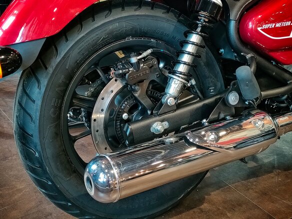 2026 Royal Enfield Super Meteor, красный, 792000 рублей - вид 17