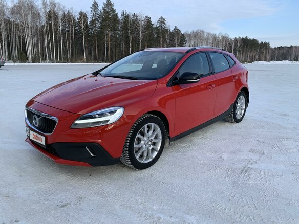 2017 Volvo V40 Cross Country I Рестайлинг, красный
