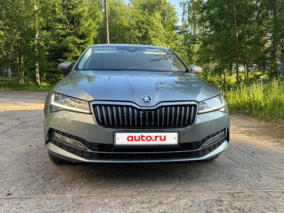 2019 Skoda Superb III Рестайлинг, серый, 3000000 рублей - вид 2