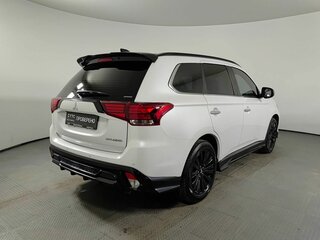 2022 Mitsubishi Outlander III Рестайлинг 3, белый, 2987000 рублей, вид 5