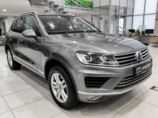 2016 Volkswagen Touareg II Рестайлинг, серый, 2399000 рублей, вид 3