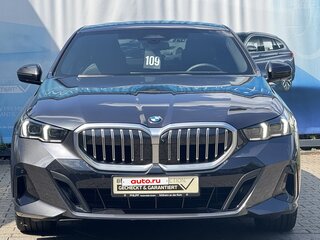 2025 BMW 5 серии 520d xDrive VIII (G60/G61/G68), голубой, 7452783 рублей, вид 2