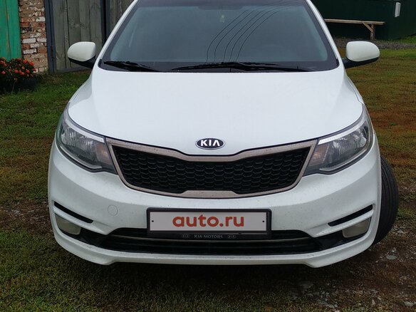 2015 Kia Rio III Рестайлинг, белый - вид 2