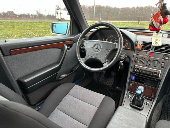 1994 Mercedes-Benz C-Класс 200 I (W202), золотистый - вид 10