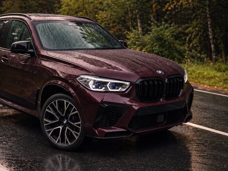 2021 BMW X5 M Competition III (F95), фиолетовый, 11490000 рублей, вид 1