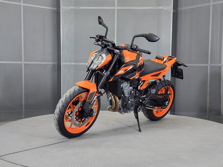 2023 KTM 890 Duke GP, оранжевый, 899000 рублей, вид 4