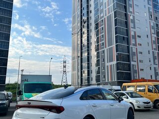 2021 Kia K5 III, белый, 1650000 рублей, вид 4