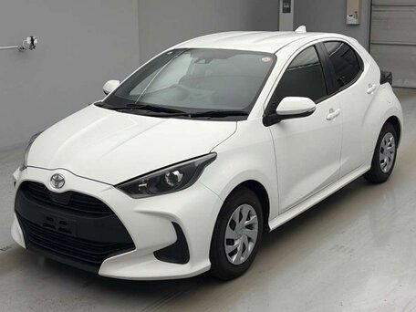 2022 Toyota Yaris IV, белый, 960000 рублей, вид 1