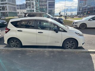 2018 Nissan Note e-Power II Рестайлинг, белый, 1250000 рублей, вид 2