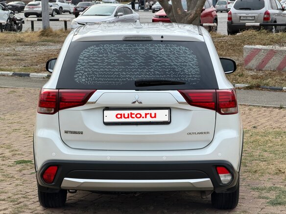 2017 Mitsubishi Outlander III Рестайлинг 2, белый, 1595000 рублей - вид 8
