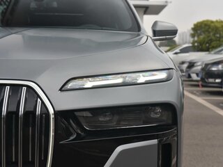 2025 BMW 7 серии 740i xDrive VII (G70), серый, 16760000 рублей, вид 3