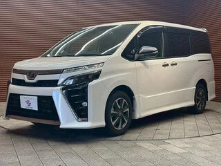 2020 Toyota Voxy III (R80) Рестайлинг, белый, 1790007 рублей, вид 1