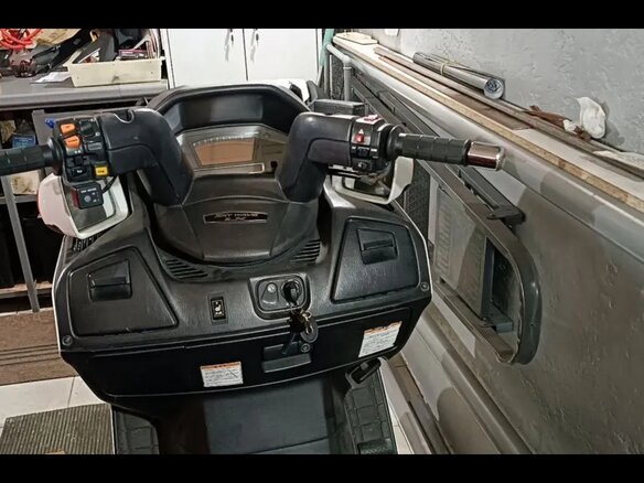 2010 Suzuki Burgman (SkyWave) 650, белый, 435000 рублей - вид 1