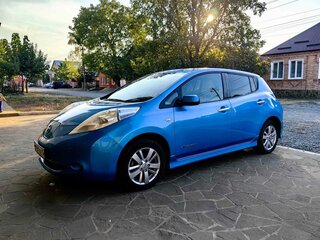 2011 Nissan Leaf (EM61) I (ZE0/AZE0), голубой, 650000 рублей, вид 1
