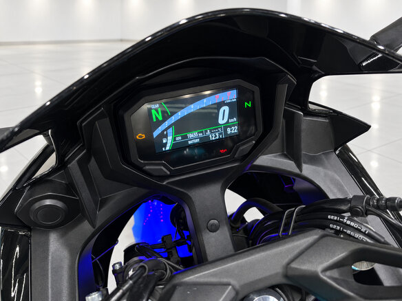 2022 Kawasaki Ninja 650, чёрный, 786007 рублей - вид 13