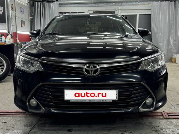 2015 Toyota Camry VII (XV50) Рестайлинг, чёрный - вид 3