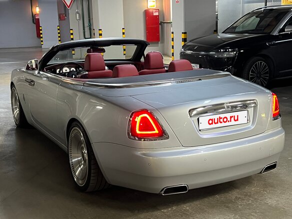 2017 Rolls-Royce Dawn, серебристый, 29990000 рублей - вид 12