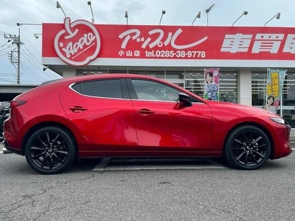 2023 Mazda 3 IV (BP), красный, 1380333 рублей - вид 2