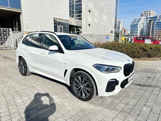 2021 BMW X5 30d IV (G05/G18), белый, 9000000 рублей, вид 3